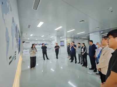 管理工程学院赴郑州比亚迪及海一云商开展市场调研与访企交流